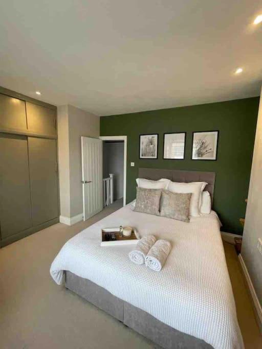 Holiday home Modern Style House With Log Burner